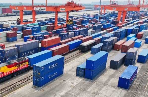 干散貨船運(yùn)運(yùn)費(fèi)是連接全球貿(mào)易重要紐帶，價(jià)格變動(dòng)牽動(dòng)無數(shù)商家神經(jīng)